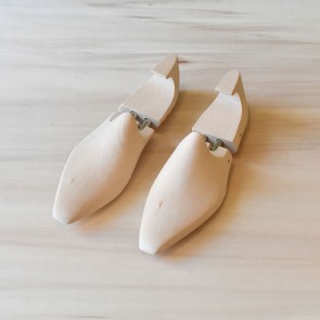 Cedar shoe trees